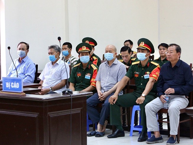 Út ‘trọc’ lãnh 20 năm tù