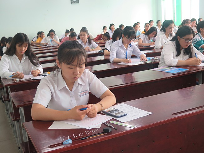 Đua luyện thi đánh giá năng lực