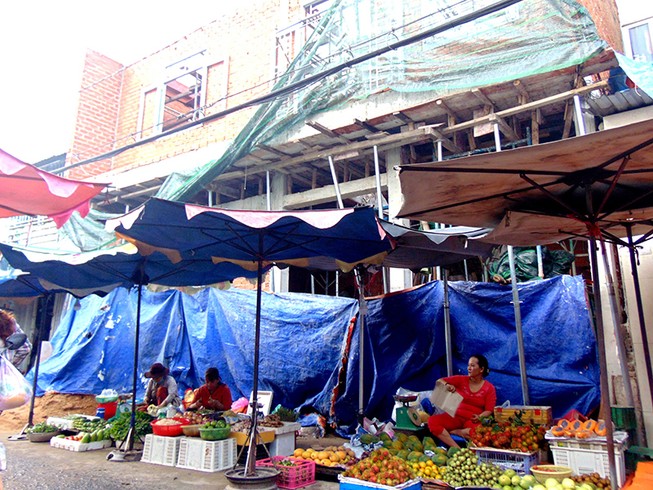 Xây nhà gặp khó với người buôn bán dưới lòng đường