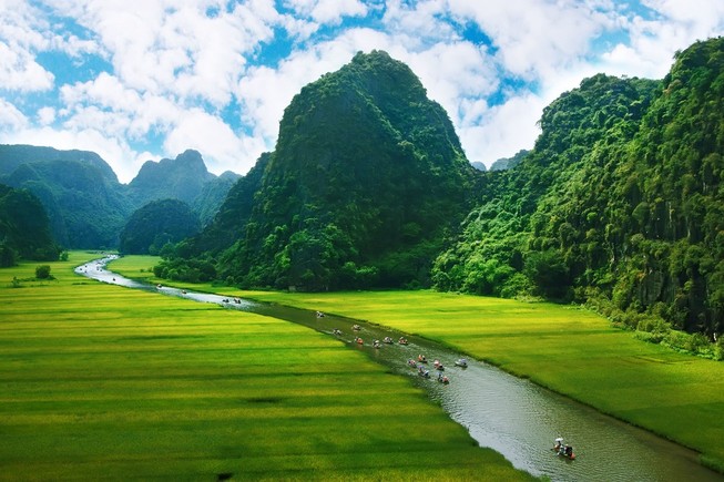 Tặng tiền khủng cho khách để kích cầu du lịch