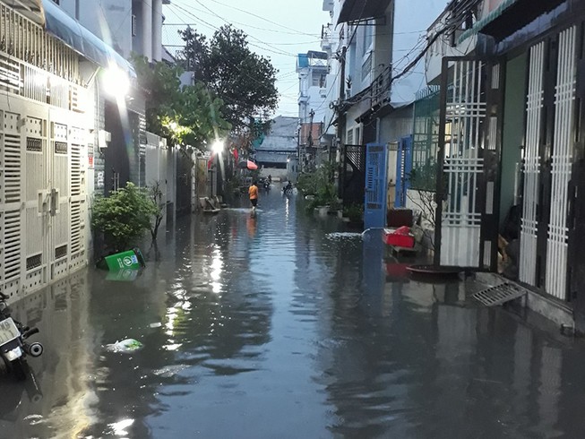 Một hộ không giao mặt bằng, cả xóm bị ngập