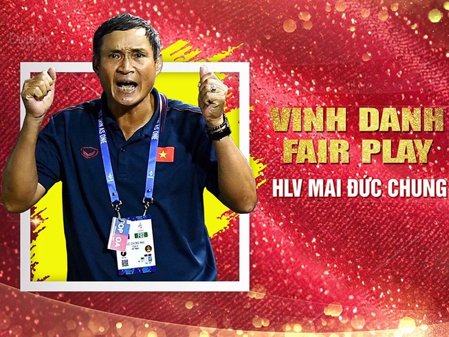 HLV Mai Đức Chung nhận danh hiệu đặc biệt