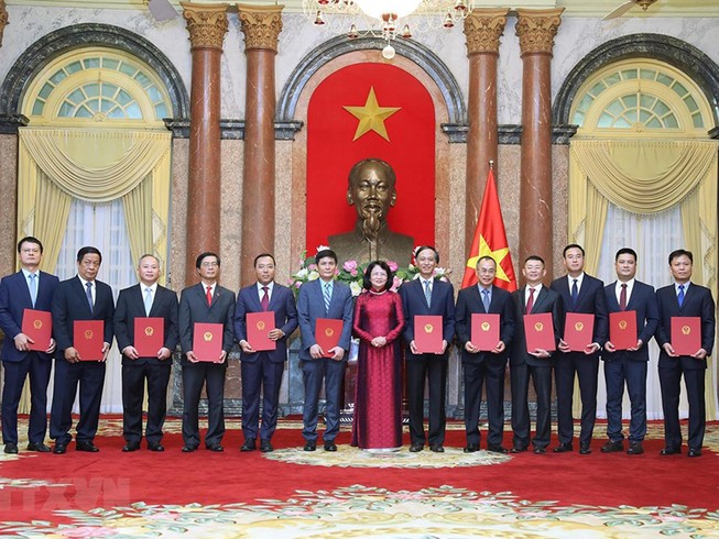 Phó Chủ tịch nước trao quyết định bổ nhiệm 12 đại sứ