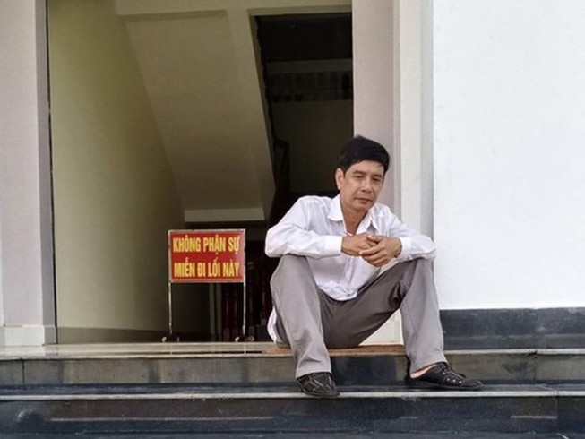 Vụ tự tử ở tòa và trách nhiệm của thẩm phán