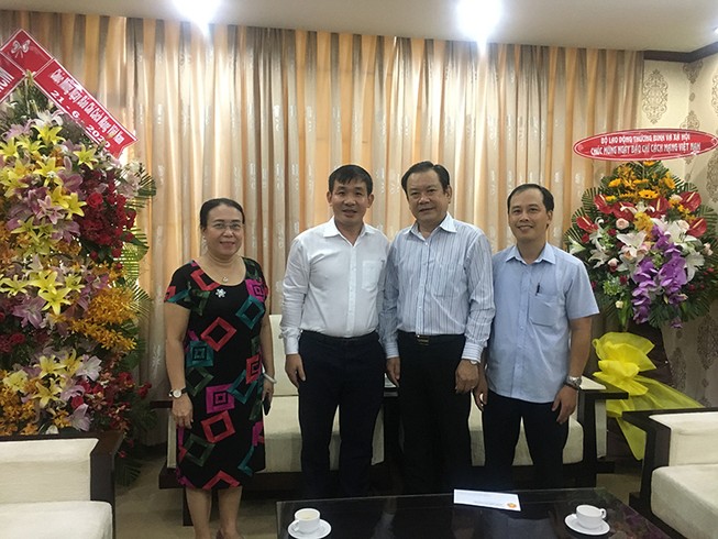 Pháp Luật TP.HCM nhận nhiều sự quan tâm, chúc mừng dịp 21-6