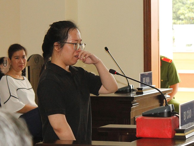 Viện kiểm sát truy tố tội lừa đảo, tòa xử tội tham ô