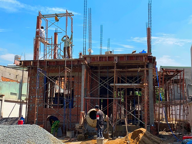 Sống ổn định trên đất ở, vẫn phải xây nhà tạm