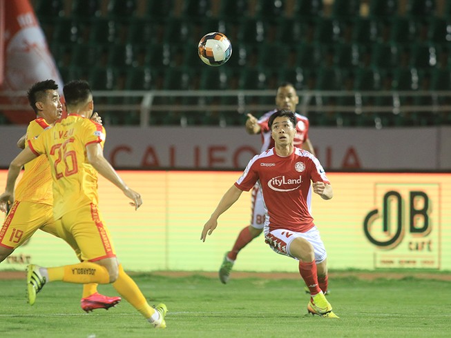 Nóng bỏng sân Vinh