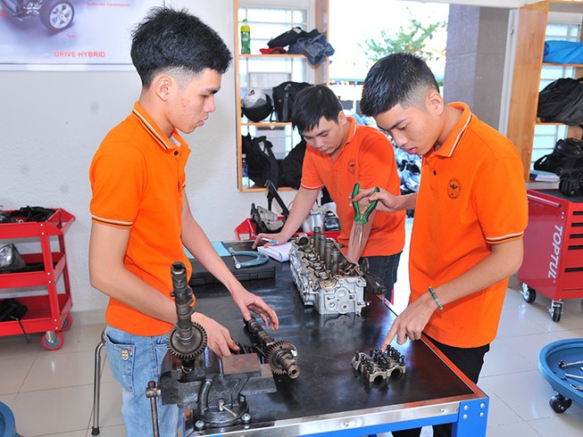 Tung học bổng ‘khủng’ để hút thí sinh giỏi vào đại học
