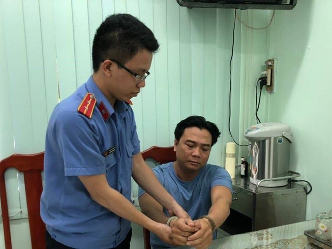 Đại úy công an ‘làm ăn’ với người bị giam