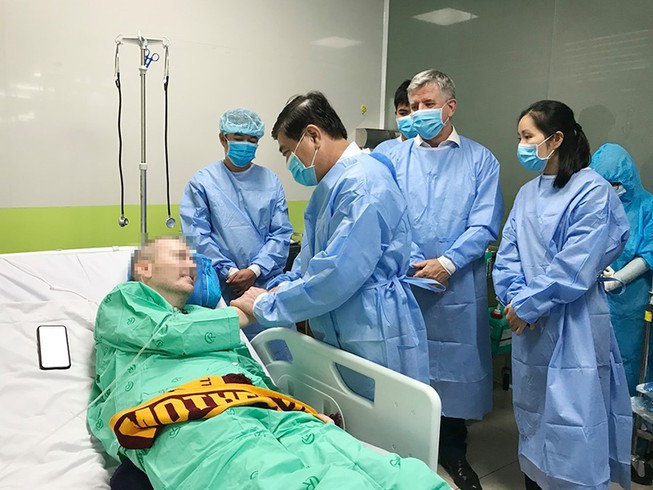 Bệnh nhân phi công người Anh sẽ về nước vào ngày 12-7