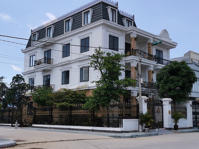 Nhiều công trình trái phép mọc trên đất cấm ở Hải Phòng