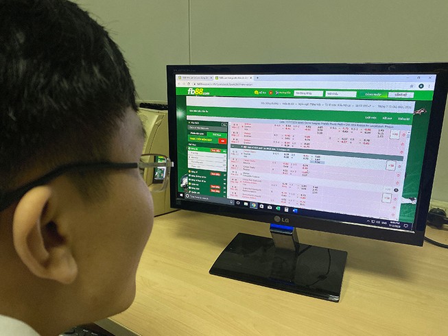 Cá cược bóng đá: Đã cho phép, vẫn loay hoay