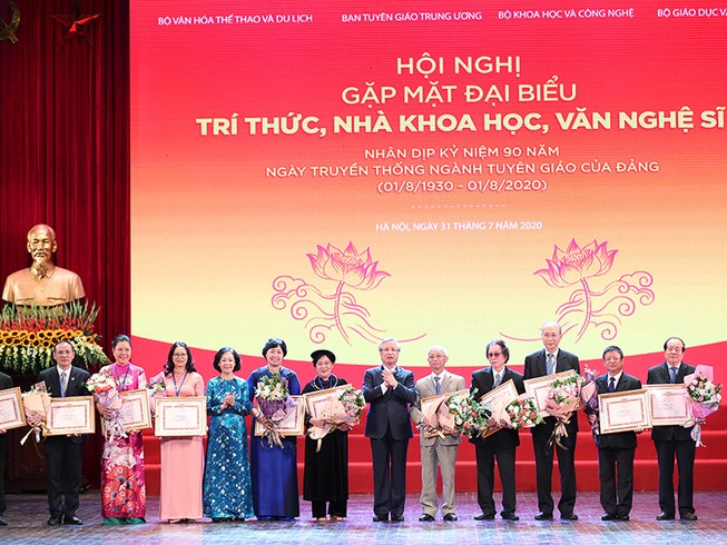 Trí thức vững mạnh sẽ nâng tầm trí tuệ dân tộc