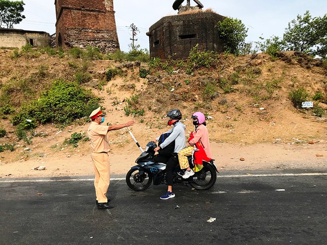 Nhiều người tìm cách rời khỏi Đà Nẵng bất thành