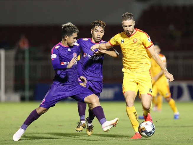 CLB nghĩ cách cứu V-League thay cho VPF
