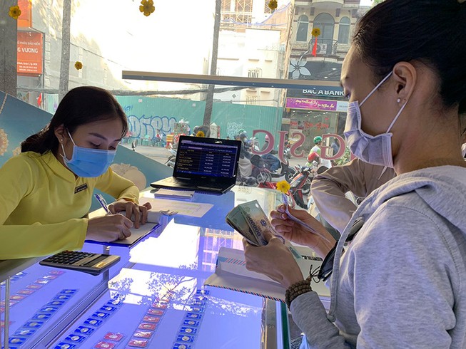 Khóc ròng vì mua vàng cấp tốc lúc giá lên đỉnh