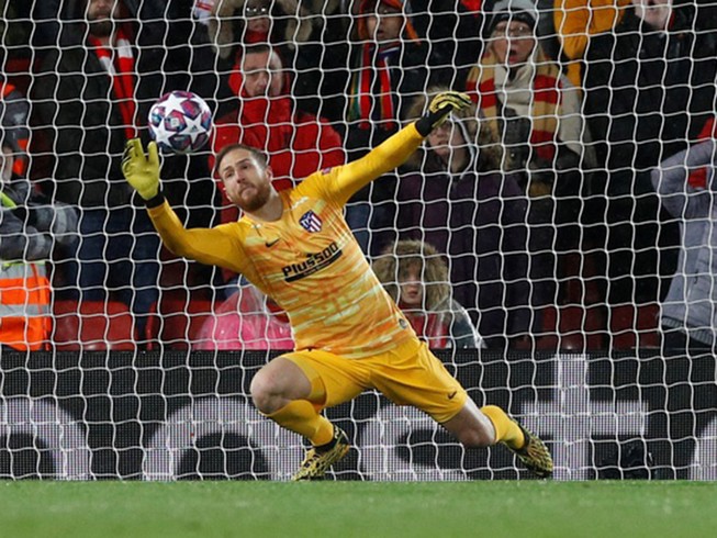 Champions League lo lắng khi cầu thủ nhiễm COVID-19