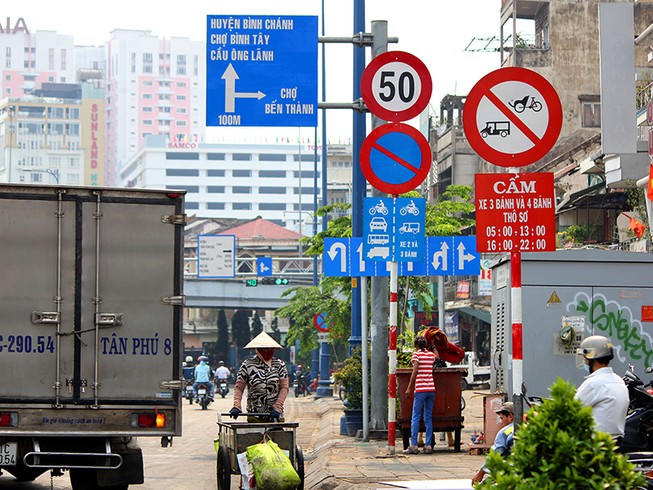 Bộ Công an muốn thay Bộ GTVT quy định về báo hiệu đường bộ