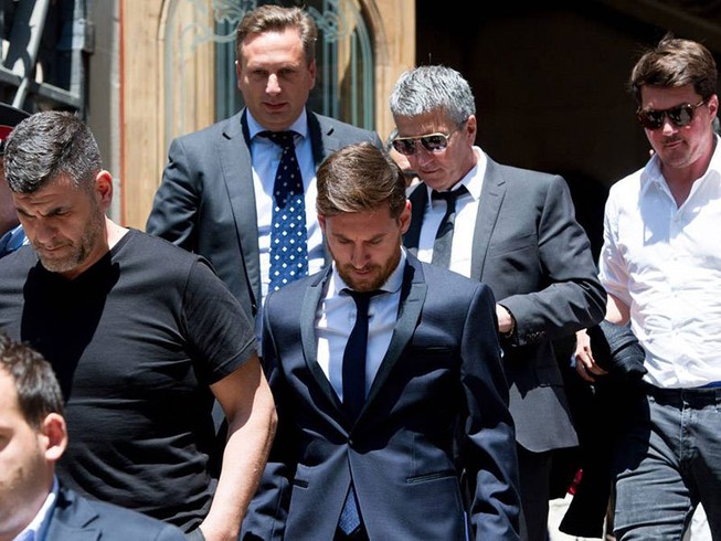 Messi không thể rời Barca
