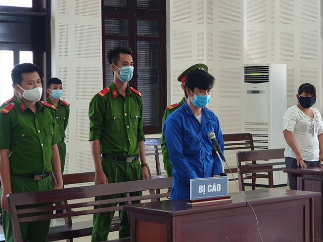 Xử nghiêm kẻ xâm hại 2 con riêng của vợ hờ