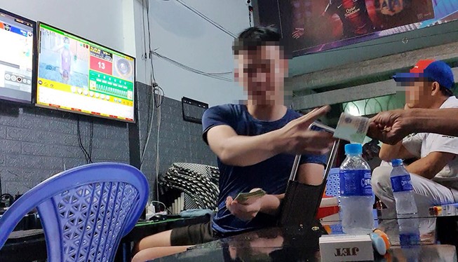 TP.HCM: Cờ bạc trực tuyến tái diễn ở vùng ven