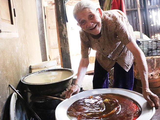 ‘Bà nội kẹo ú’ cuối cùng ở Tây Nguyên