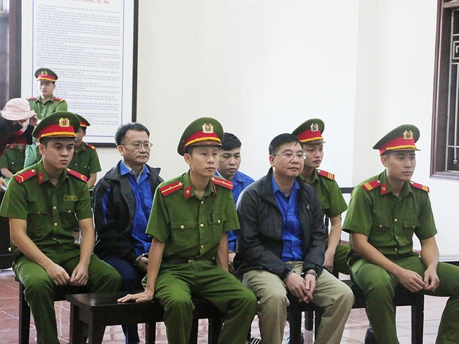 Gay cấn phiên phúc thẩm vụ gian lận điểm thi Hòa Bình