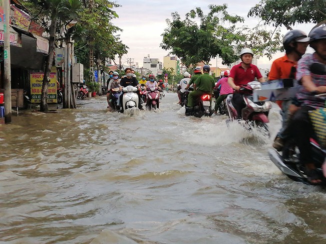 TP.HCM có 35 tuyến đường bị ngập do mưa