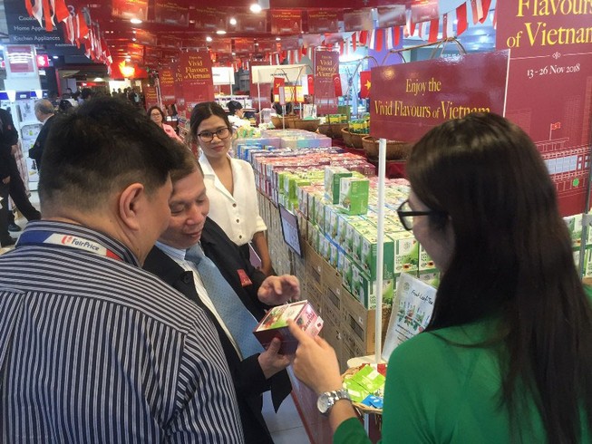 Lấy Singapore làm bệ phóng cho hàng Việt ra thế giới