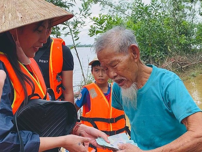 Gửi lòng tin vào Thủy Tiên là tâm lý bình thường