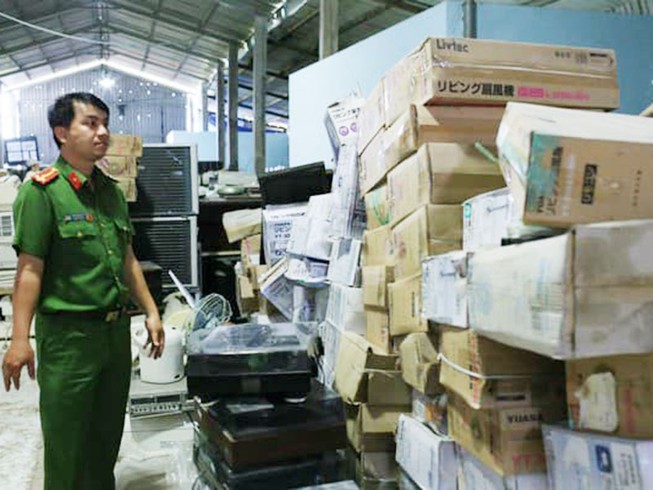 Khó xử vụ rút ruột hàng từ container liên quan đến hải quan
