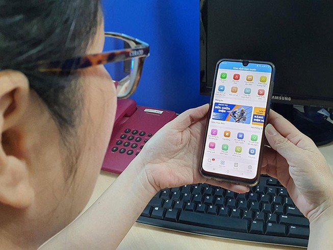 Khách hàng có thể báo sửa điện qua ứng dụng EVNHCMC CSKH