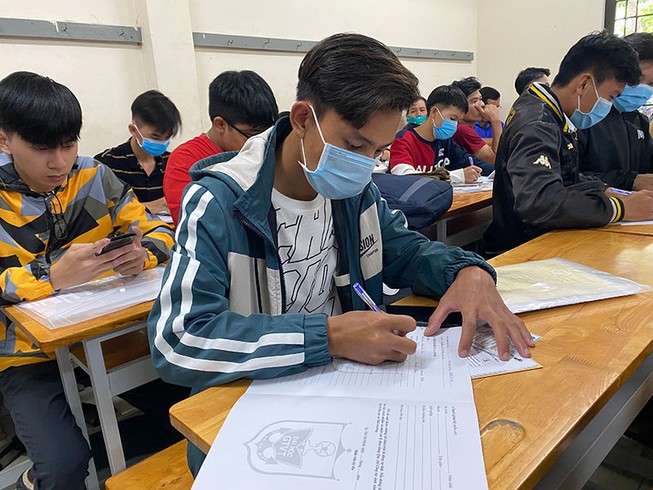 Đủ điểm trúng tuyển đại học nhưng lại rớt vì tiêu chí phụ