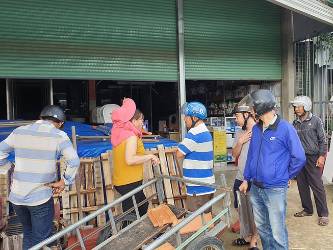 Khan hiếm ngói lợp nhà, chạy 3 huyện không mua được