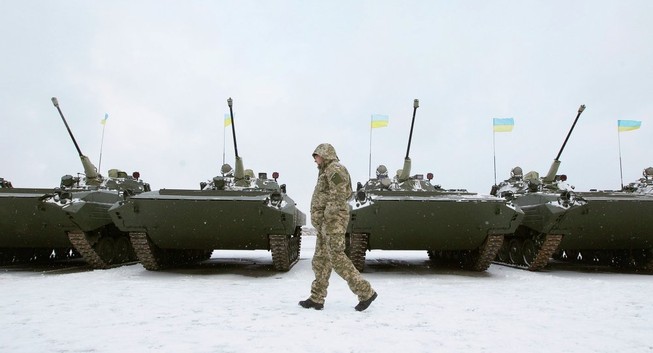 ‘Xe lính' tông xe buýt: 12 binh sĩ Ukraine thiệt mạng