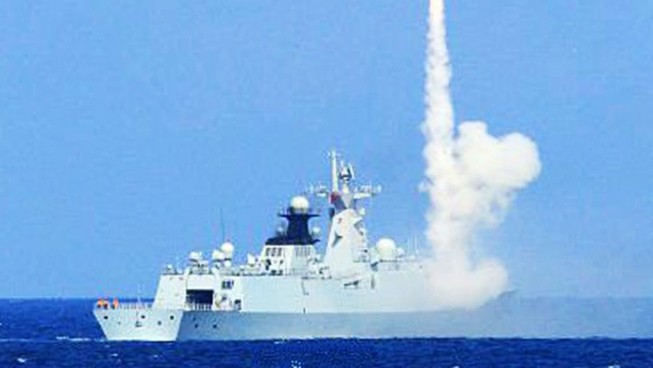 Hơn 100 tàu Trung Quốc tập bắn đạn thật tại biển Đông