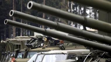 Nga điều động xe tăng đến đường băng tại Syria