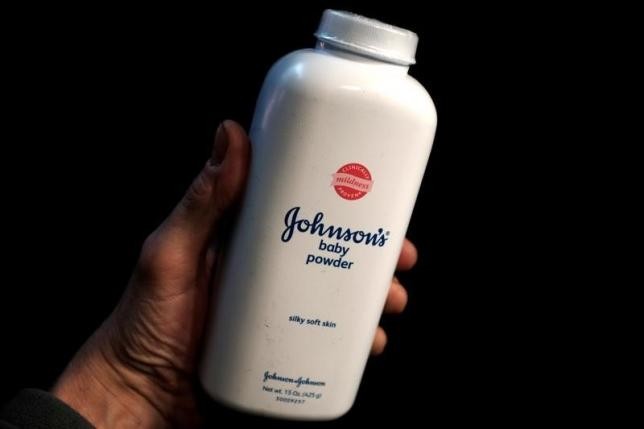 Johnson & Johnson lại thua kiện 55 triệu USD vì bột talc gây ung thư