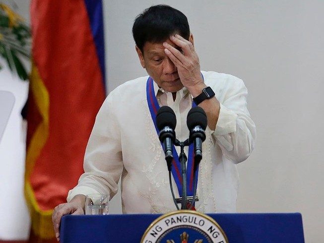 Ông Duterte từng dùng thuốc có nguy cơ gây nghiện