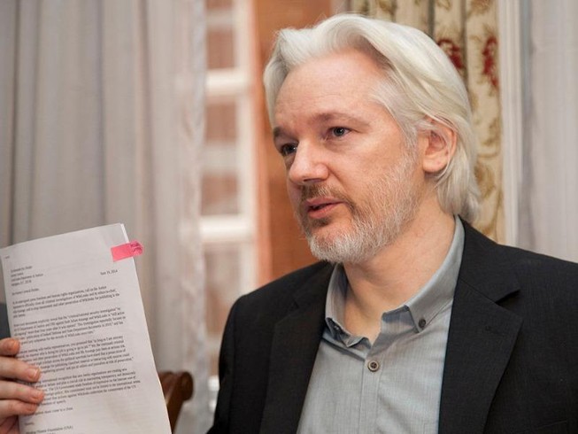 Cựu giám đốc FBI được rủ đầu quân cho WikiLeaks