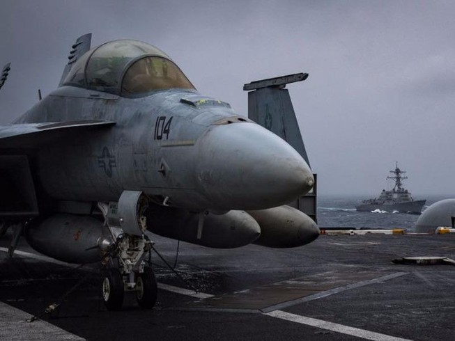 USS Carl Vinson tập chống tàu ngầm trên biển Đông