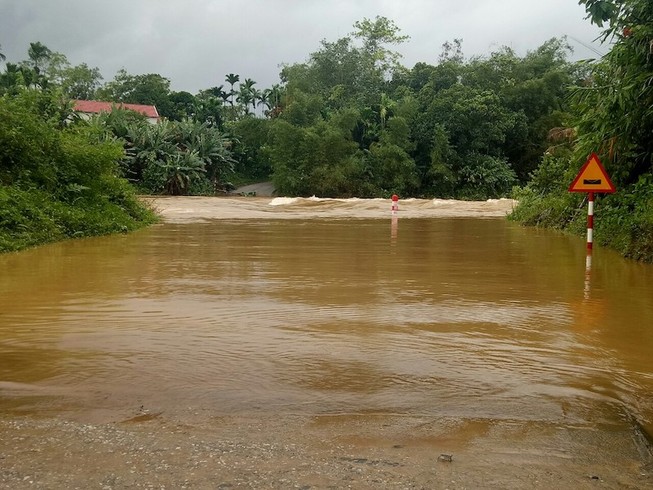 Nam Trà My bị cô lập do bão số 5