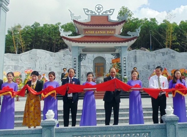 Thủ tướng về quê dự lễ khánh thành đền thờ liệt sĩ