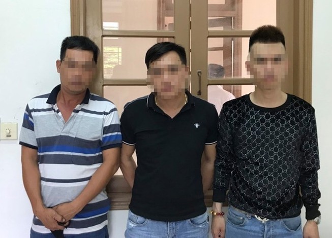 9 người chơi ma túy đi ô tô lạng lách gần chốt COVID-19
