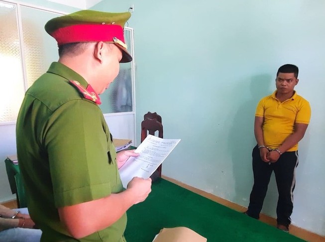 Đánh 3 công an bị thương để giải vây nhóm đánh bạc