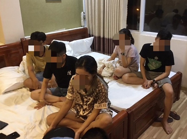 11 người thuê khách sạn sử dụng ma túy