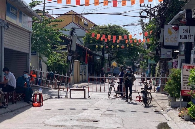Có ca nhiễm COVID-19 trong cộng đồng, thị xã Điện Bàn và huyện Đại Lộc (Quảng Nam) phải tạm dừng nhiều hoạt động.