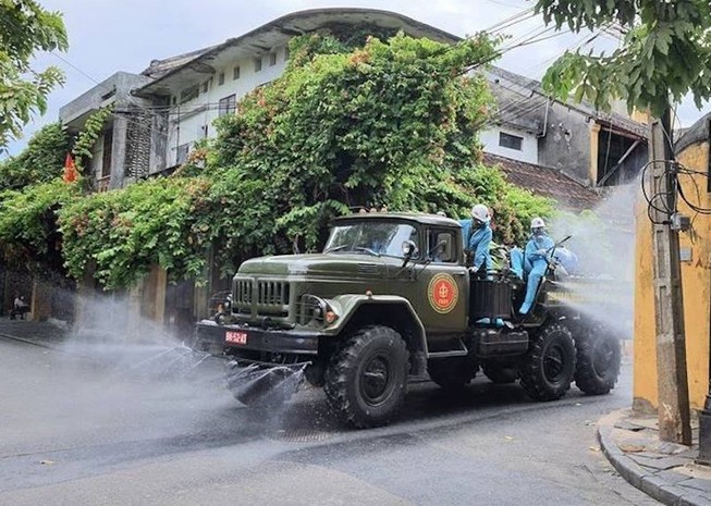 TP Hội An được phun hoá chất khử trùng.