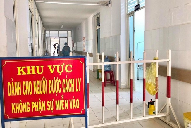 Quảng Ngãi đưa bệnh viện dã chiến đầu tiên vào hoạt động.